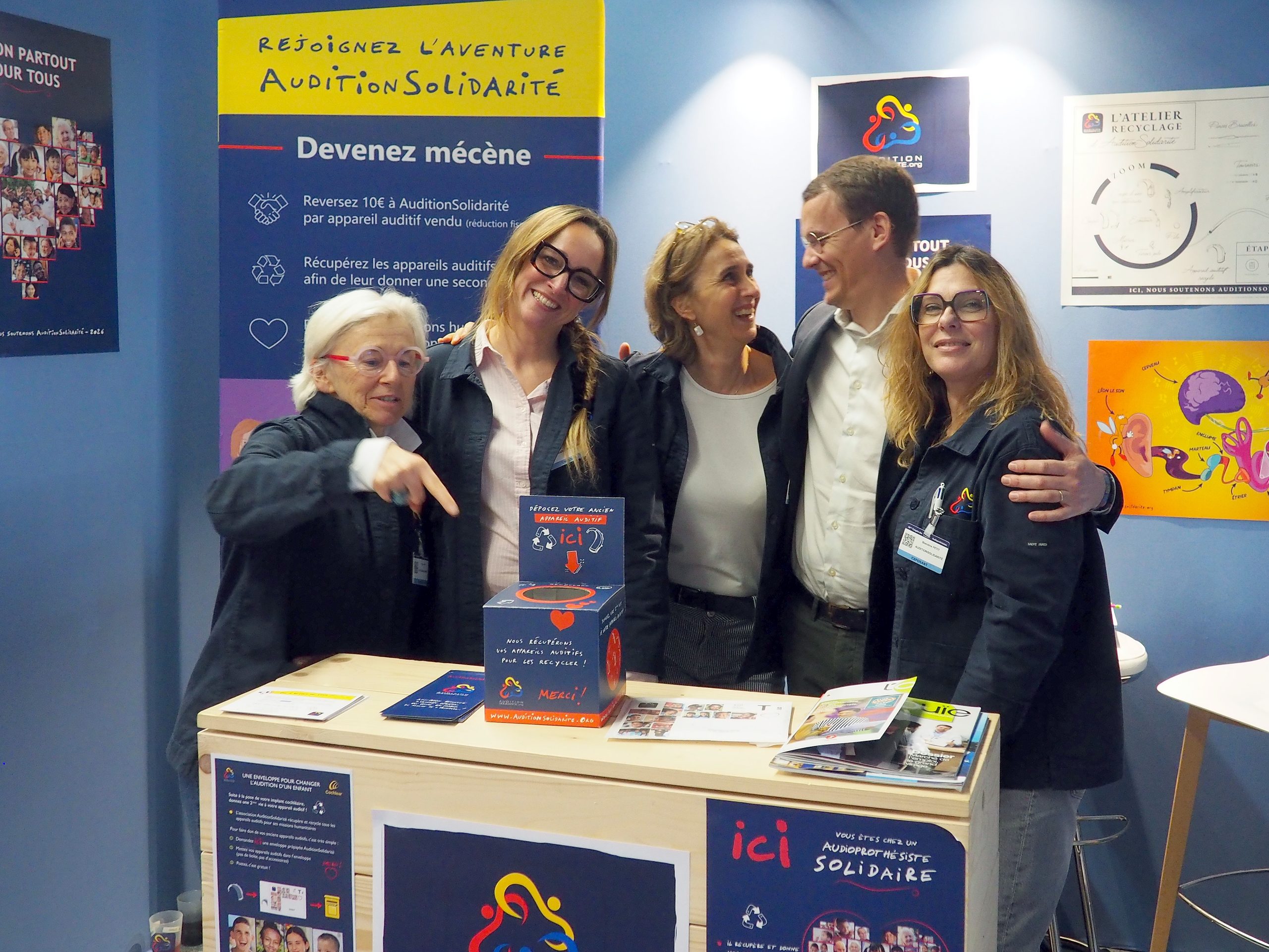 Audition Solidarité : Audition Solidarité a fait halte Porte Maillot, avec une nouvelle communication, consacrée au versant écologique de l’activité de l’association : le recyclage des appareils. Elle venait aussi avec un message : elle a besoin de plus de contours !.. Tout en préparant sa 7ème mission en République dominicaine.