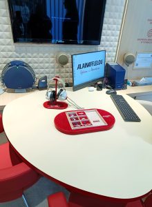 Le nouveau concept Alain Afflelou Acousticien veut rendre les aides auditives désirables