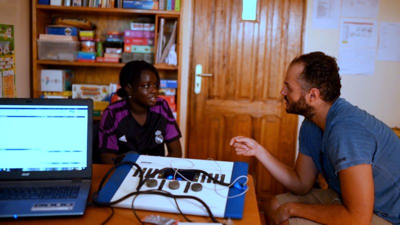 Humanitaire MBoro a besoin de soutien pour offrir un internat à son école pour enfants sourds