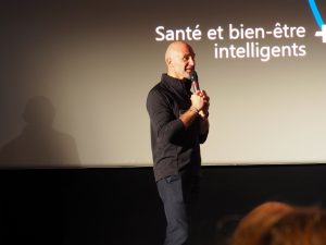 Starkey en roadshow à Paris, des aides auditives intelligentes aux implants