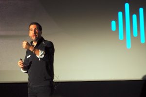 Starkey en roadshow à Paris, des aides auditives intelligentes aux implants