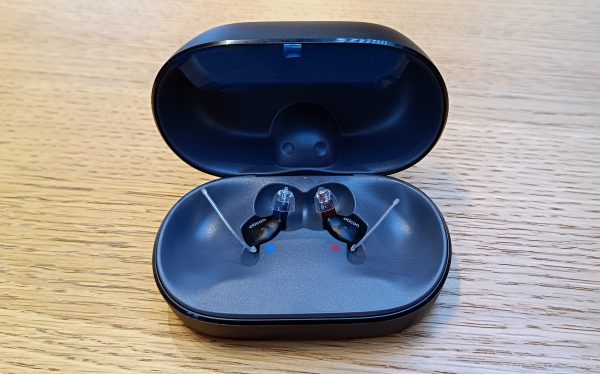 Avec Zeal, Oticon veut imposer une nouvelle forme d’aide auditive - L ...