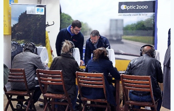 Le village Prévention Optic 2000 démarre son périple avec le Tour Auto