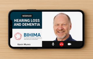 Perte auditive et démence : un webinaire du Pr Kevin Munro pour changer de discours