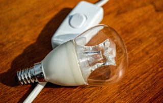 Le gouvernement prolonge l’amortisseur du prix de l’électricité pour les petites entreprises