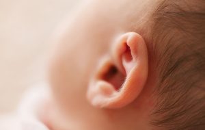 Les tests auditifs néonataux pourraient permettre de détecter aussi les troubles de la sphère autistique